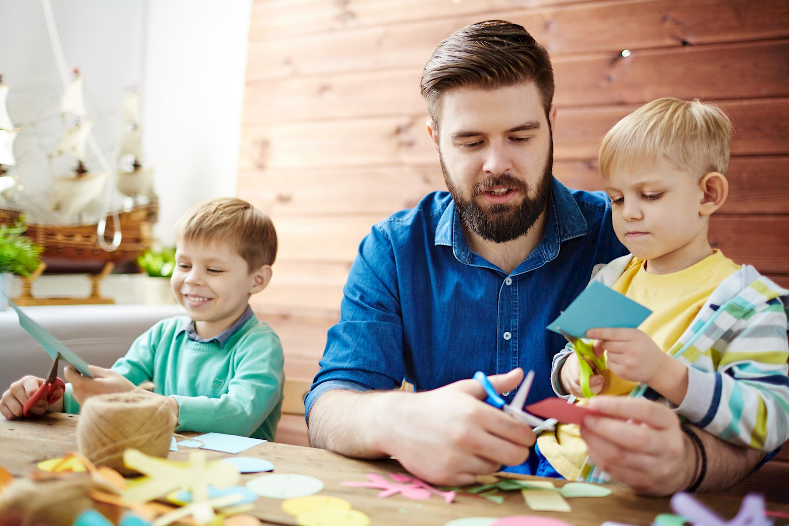 man-and-kids-scissors